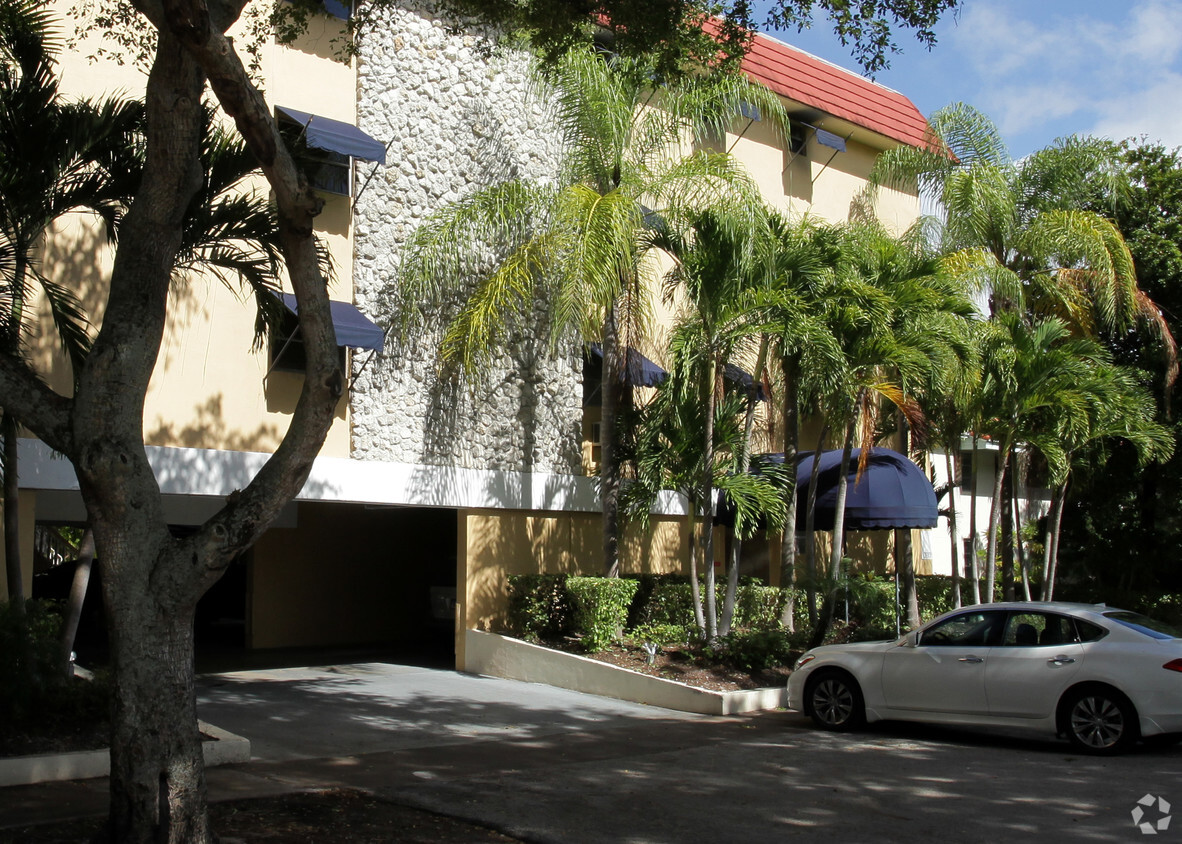 Building Photo - Villa Santander