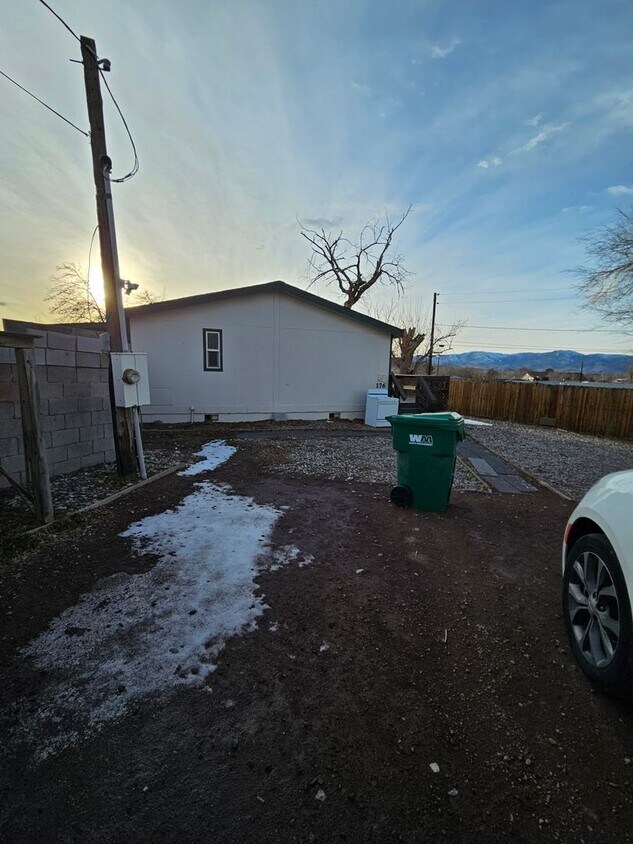 4 Bedroom, 2 bathroom home with large yard House Rental in Fernley