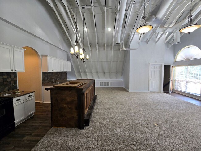 Building Photo - Magnificent in Melissa
