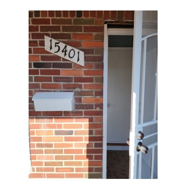 Foto del edificio - 15401 Hazelridge St