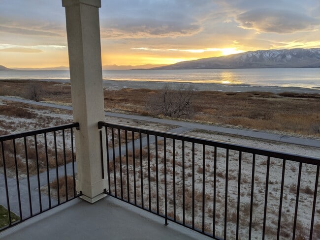 Building Photo - 368 W Serenity Ct