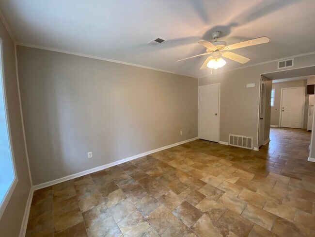 Foto del edificio - 601 Stratford Dr