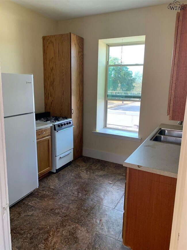 Foto del edificio - 909 Van Buren St