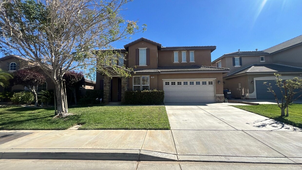 Primary Photo - West Palmdale Home in Golf Course