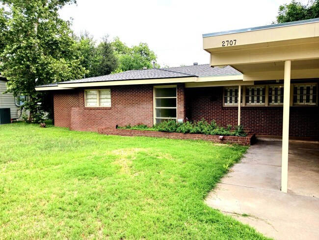Foto del edificio - Spacious 3-Bedroom House, your next dream ...