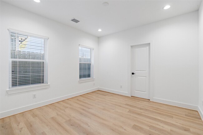 Building Photo - 4039 Buck St