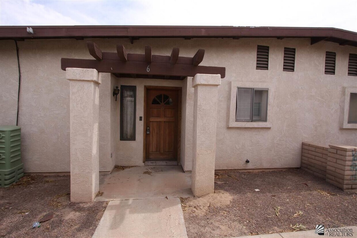 Primary Photo - 1465 E Laguna Pl
