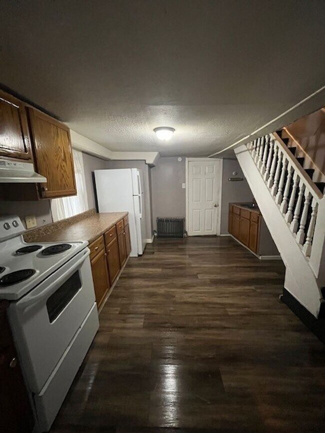 Building Photo - 3 bedroom 1 bathroom