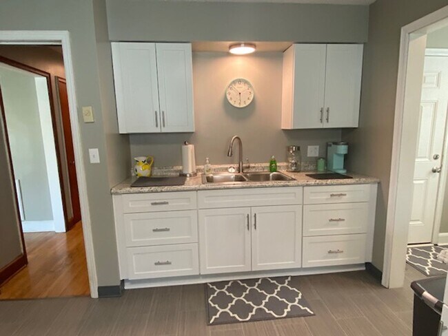 Foto del edificio - 2 Bedroom / 1 Bath Cottage Kingsport, TN