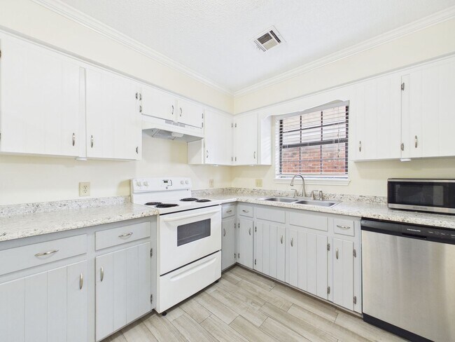 Foto del edificio - AVAILABLE NOW! 2 Bedroom 2 Bathroom