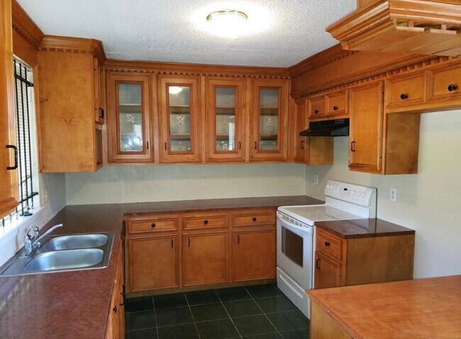 Building Photo - 2426 Spring Dusk Dr