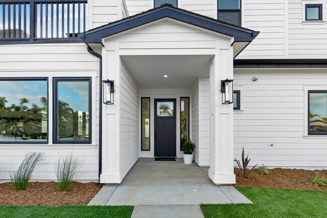 Building Photo - 430 Tamarack Ave