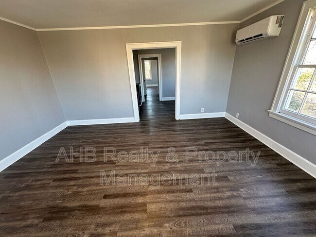 Foto del edificio - 265 E Morehead St