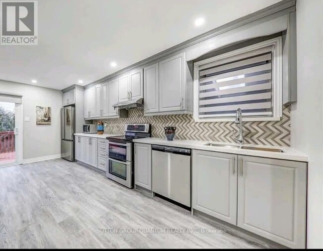 Building Photo - 574 Crerar Ave