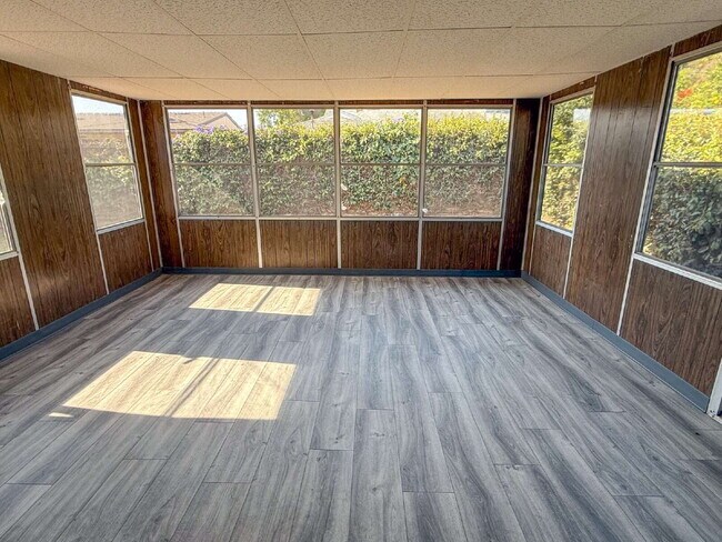 Building Photo - West Oxnard Home For Rent