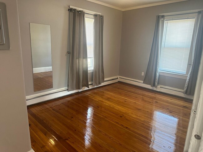 Building Photo - 54 Eaton St