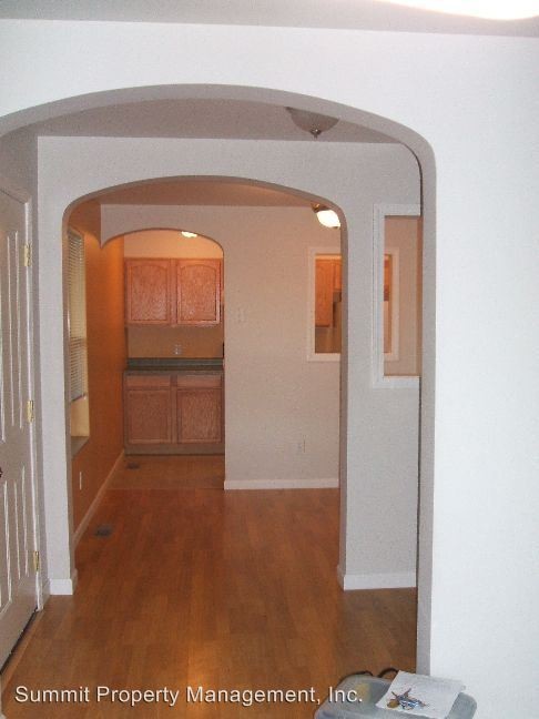 Foto del edificio - 136 N Grant St