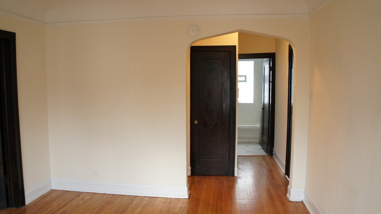 Foto principal - 2948 N Albany Ave
