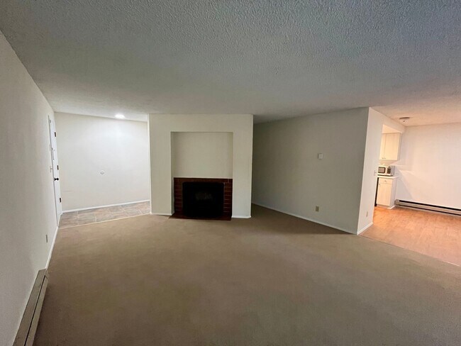 Foto del edificio - 6491-6493 Old Military Rd NE