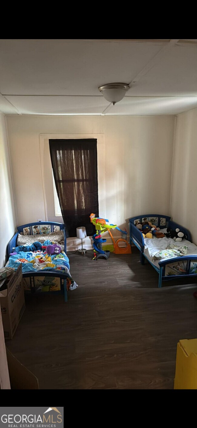 Building Photo - 147 Campbell St