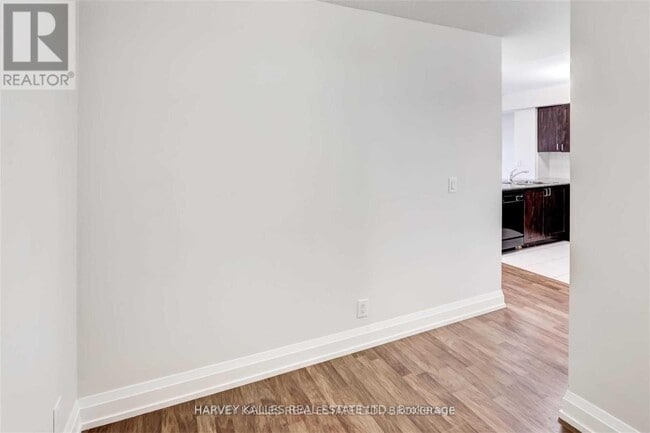 Building Photo - 1070-1070 Sheppard Ave W