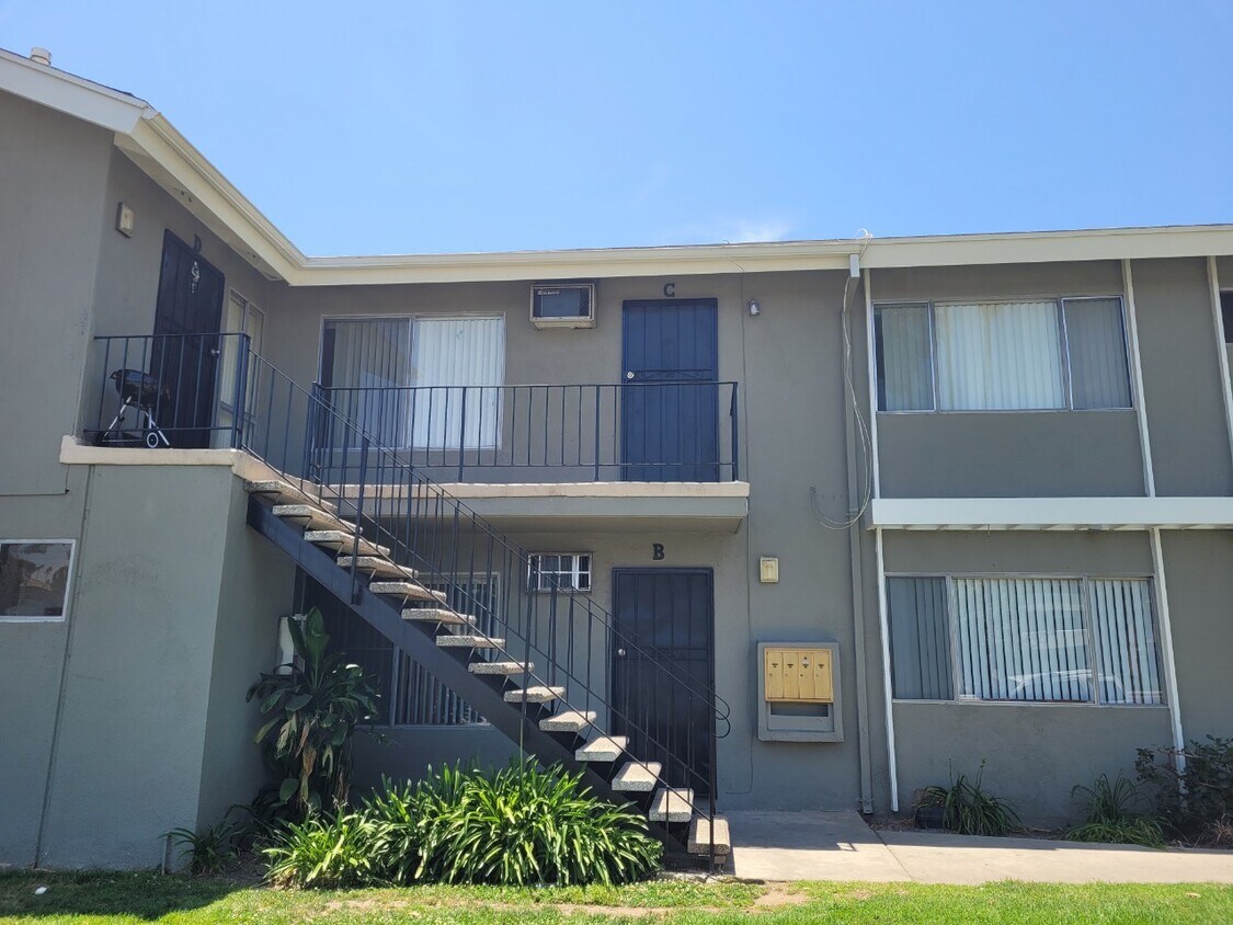 10041 4 UNIT BUILDING - 10041 Sepulveda Blvd