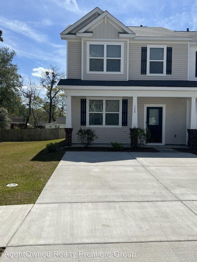 3 br, 2.5 bath House 180 Spencer Circle House Rental in Summerville