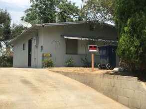 Building Photo - 901-905 E High Ave