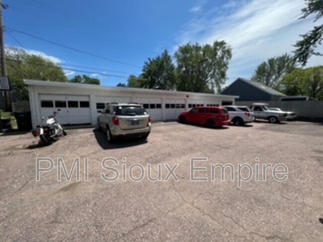 Foto del edificio - 440 S Western Ave