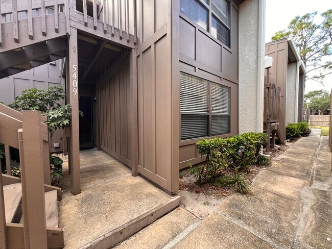 Foto del edificio - Stylish 2 Bed, 2 Bath Condo with Modern Am...