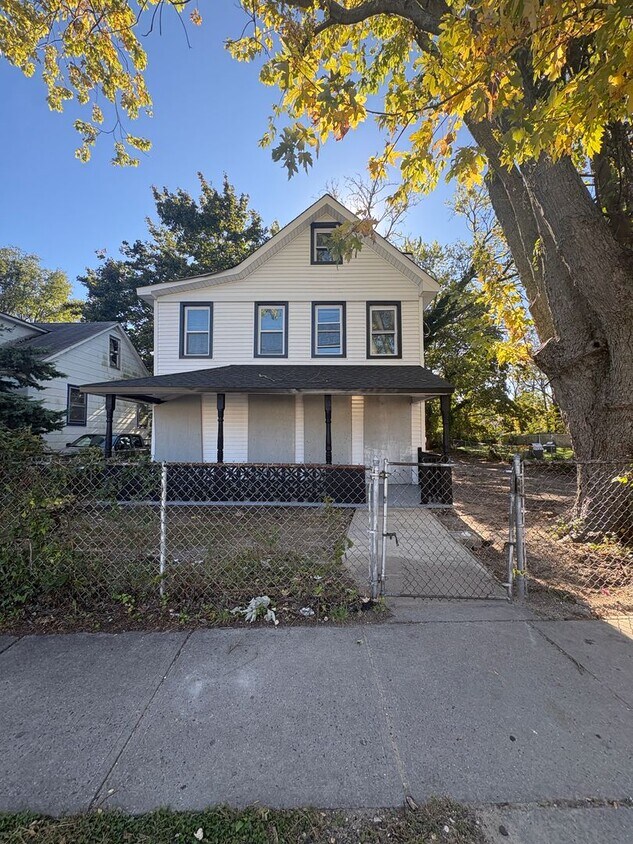 Foto principal - Beautiful, Newly Renovated 4 Bedroom 2 1/2...