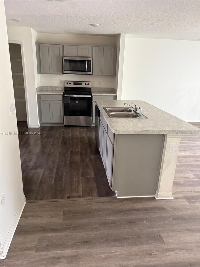 Building Photo - 579 NW North Macedo Blvd