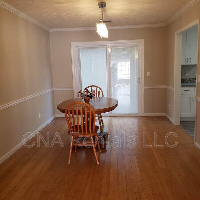 Building Photo - 4635 Hampton Square Dr