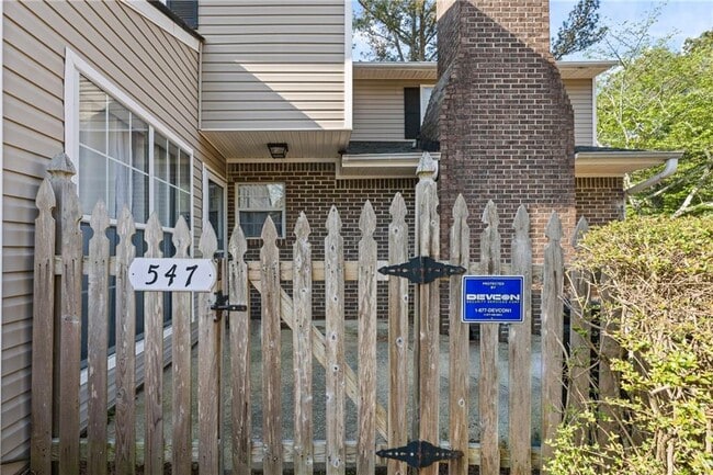 Foto del edificio - 547 Picketts Bend Cir