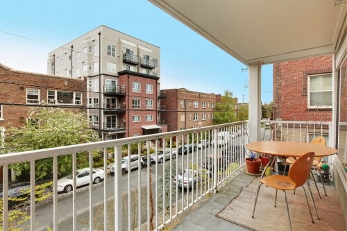 Building Photo - 308 Summit Ave E