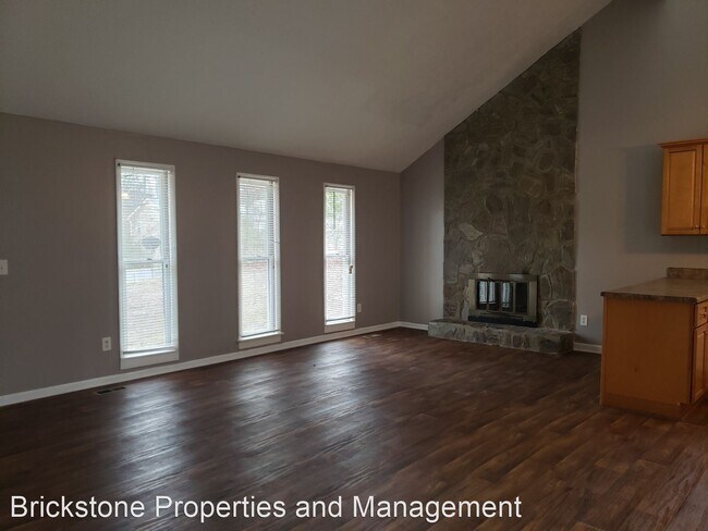 3 br, 2 bath House - 3830 Sugar Creek Dr - 4