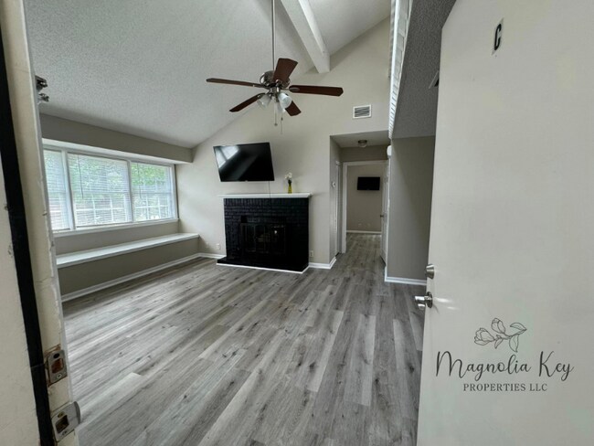 Foto del edificio - 1202 Tiffany Ln