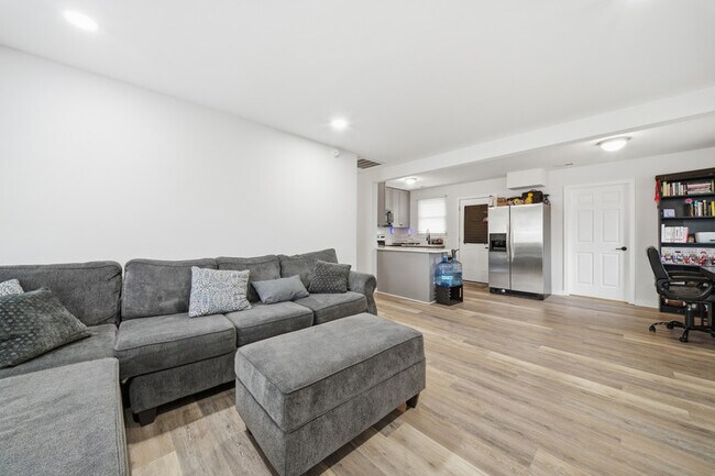 Foto del edificio - 913 Dandridge Dr