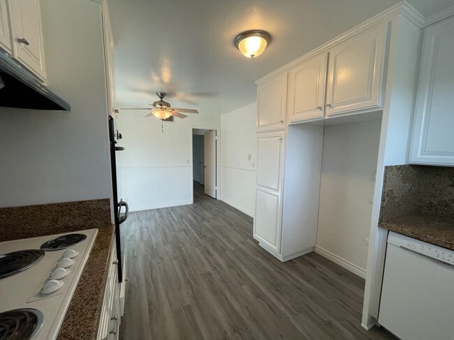 Foto del edificio - Single Level 4 Bedroom 2 Bath Home in Seal...