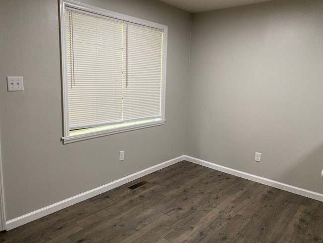 Building Photo - 101 Bayberry Dr