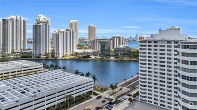 Building Photo - 950 Brickell Bay Dr