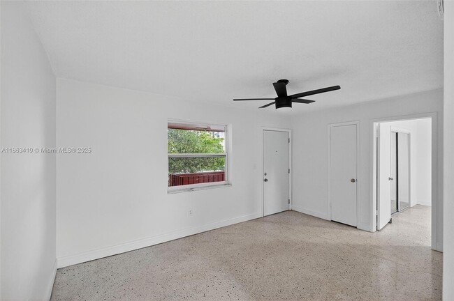 Foto del edificio - 458 SW 9th St