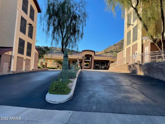Foto del edificio - 9820 N Central Ave #202