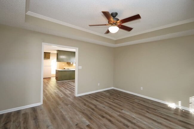 Building Photo - 4226 Roxbury Dr