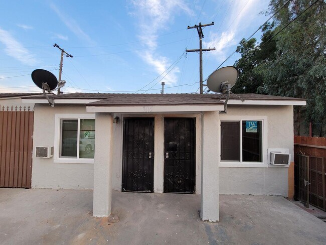 Building Photo - 105 E 8th Street