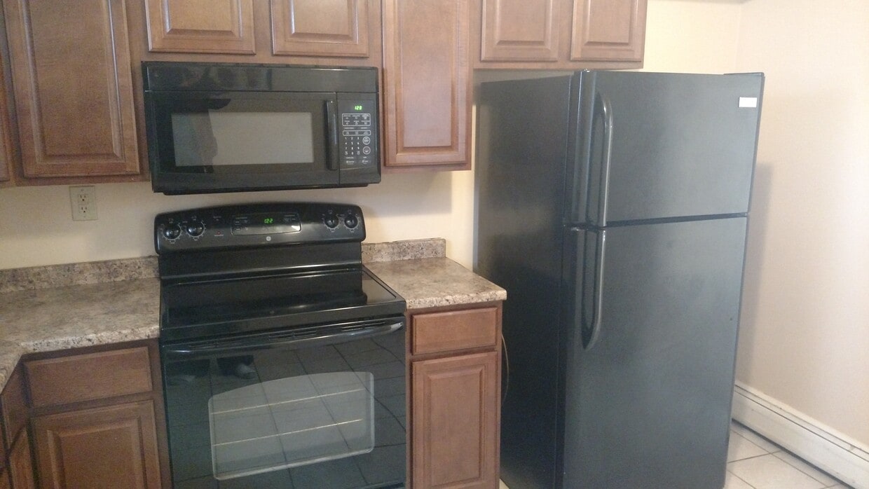 Kitchen - 512 Greenfield Ln