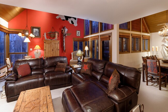 Building Photo - 306 Edgewood Ln