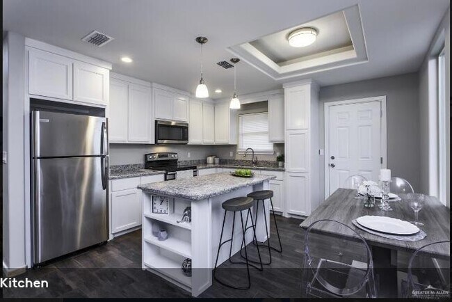 Foto del edificio - 3809 Las Vistas Ln