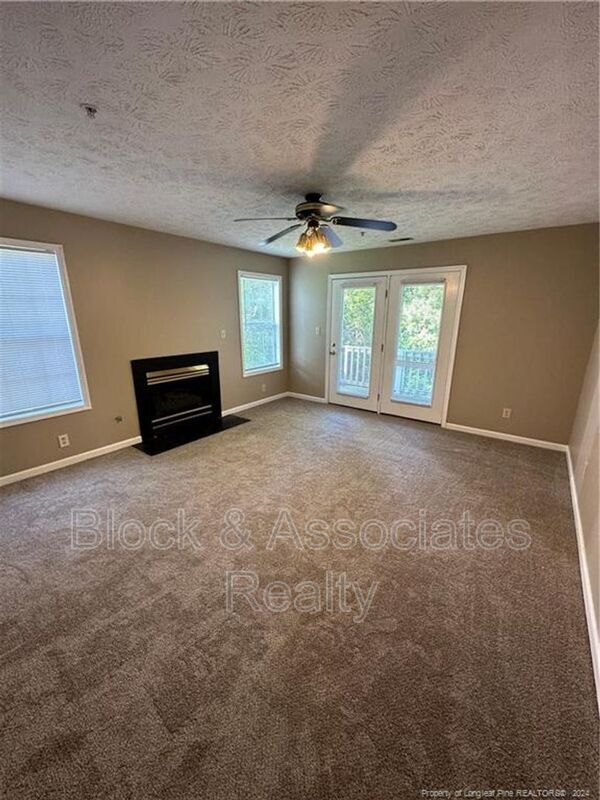 Foto del edificio - 233 Waterdown Dr