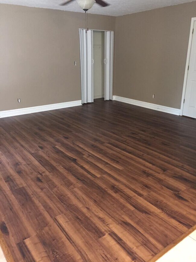 Building Photo - 15 Woodsdale #1